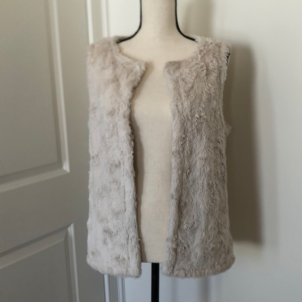 Cream Sleeveless Fur Vest